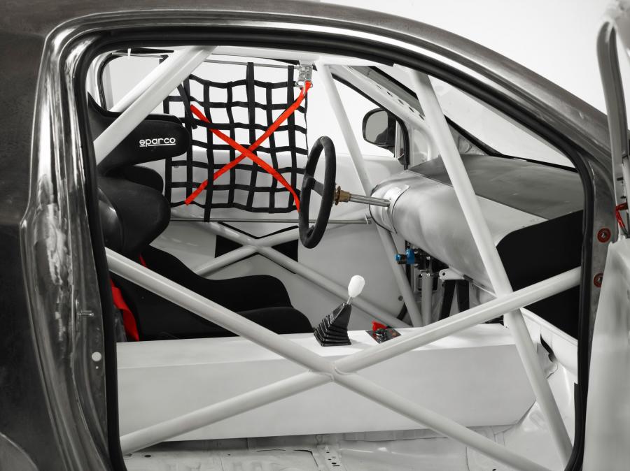 Интерьер Scion iQ by Tatsu 2011 года  (фото 4 из 11)